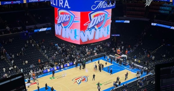 https://daktronics-www.azureedge.net/2kxjpeuy/oklahoma-city-thunder_centerhung_02.jpg?height=315&v=1da01d2eb79a9f0&width=600