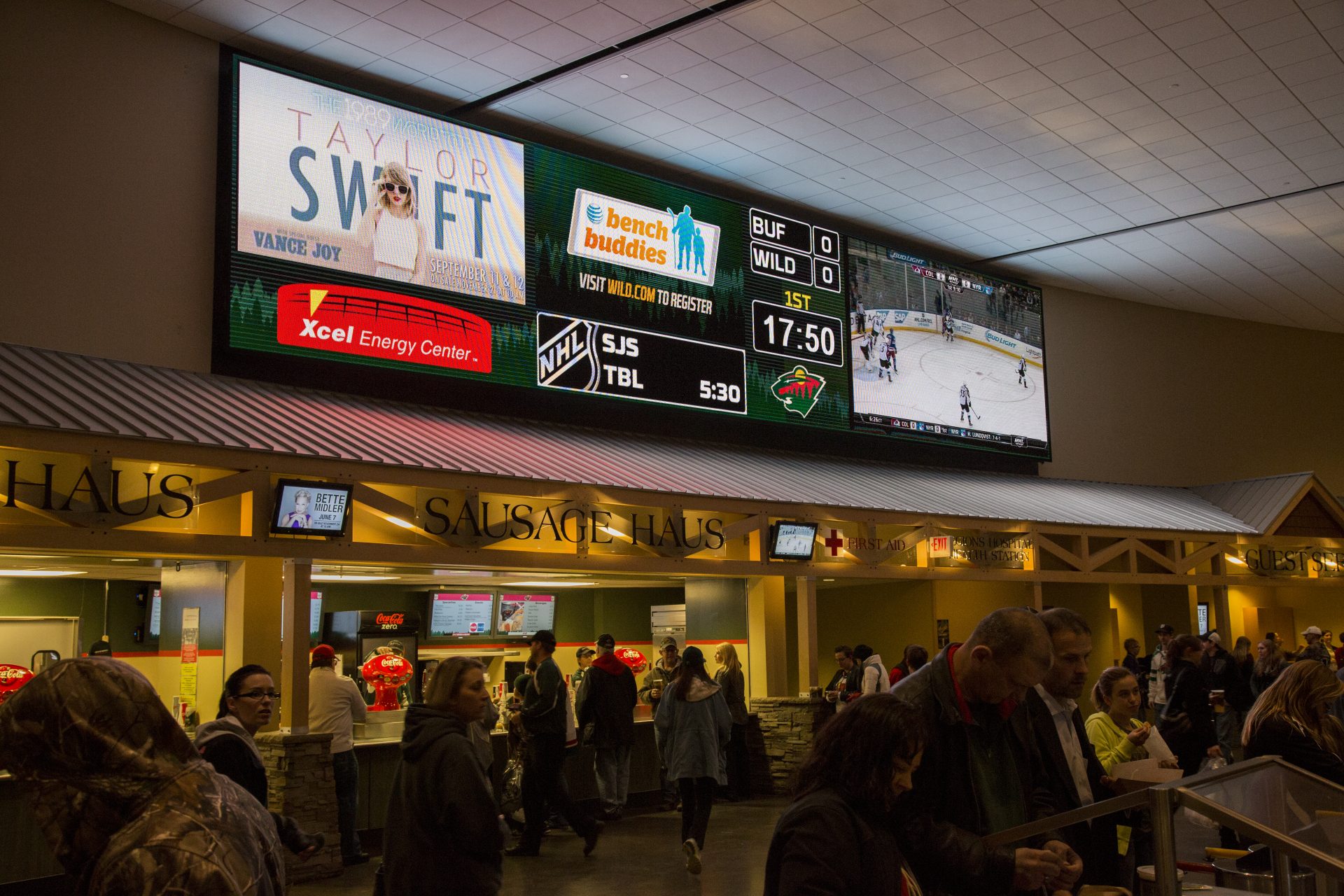 Minnesota-Wild_ConcourseDisplay_03 (2).jpg