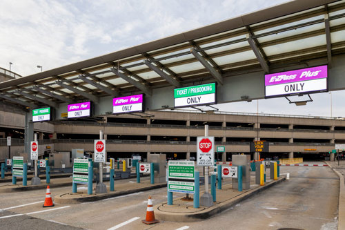 roadway and parking digital displays at Newark airport