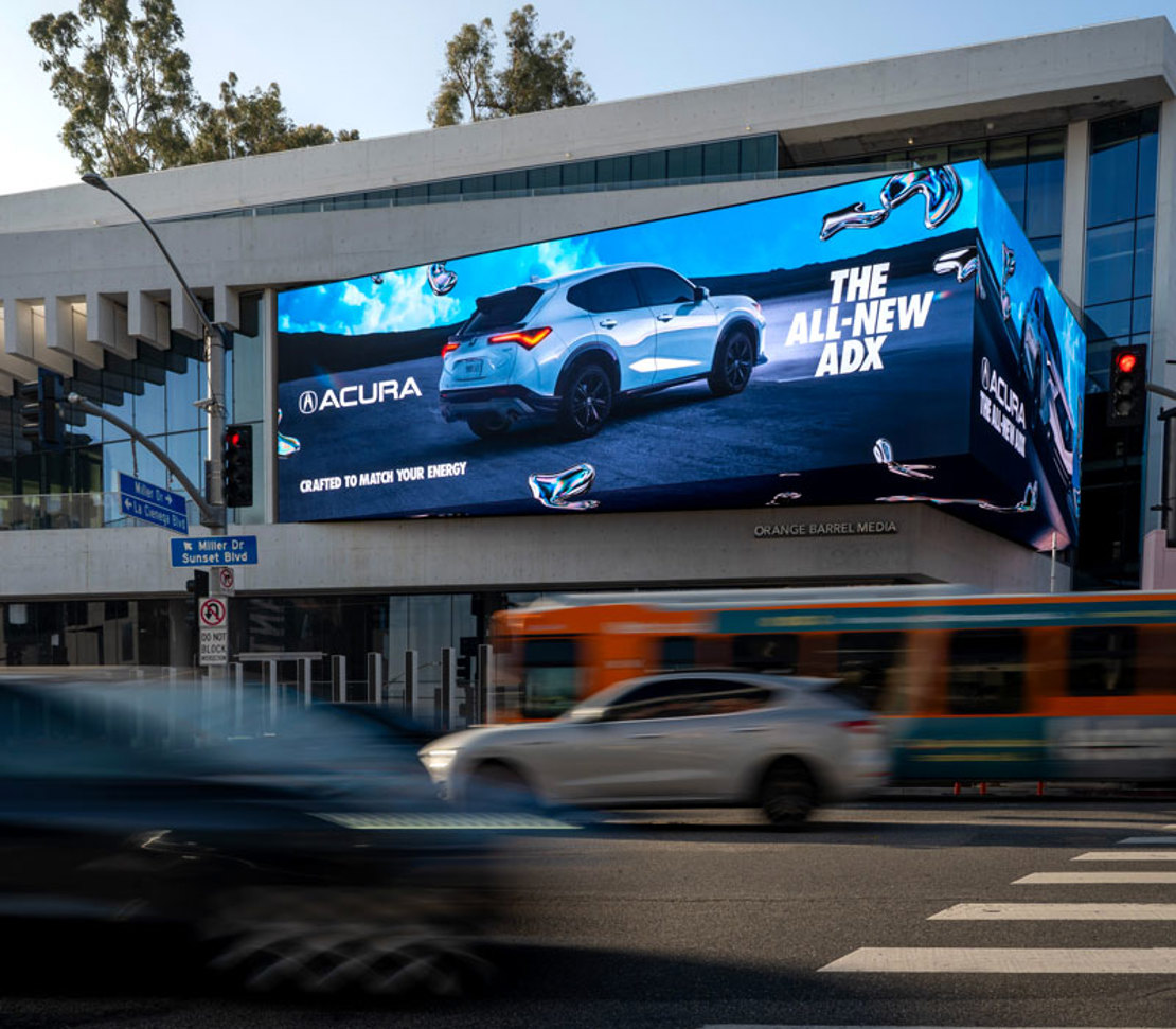 spectacular led display in busy city center