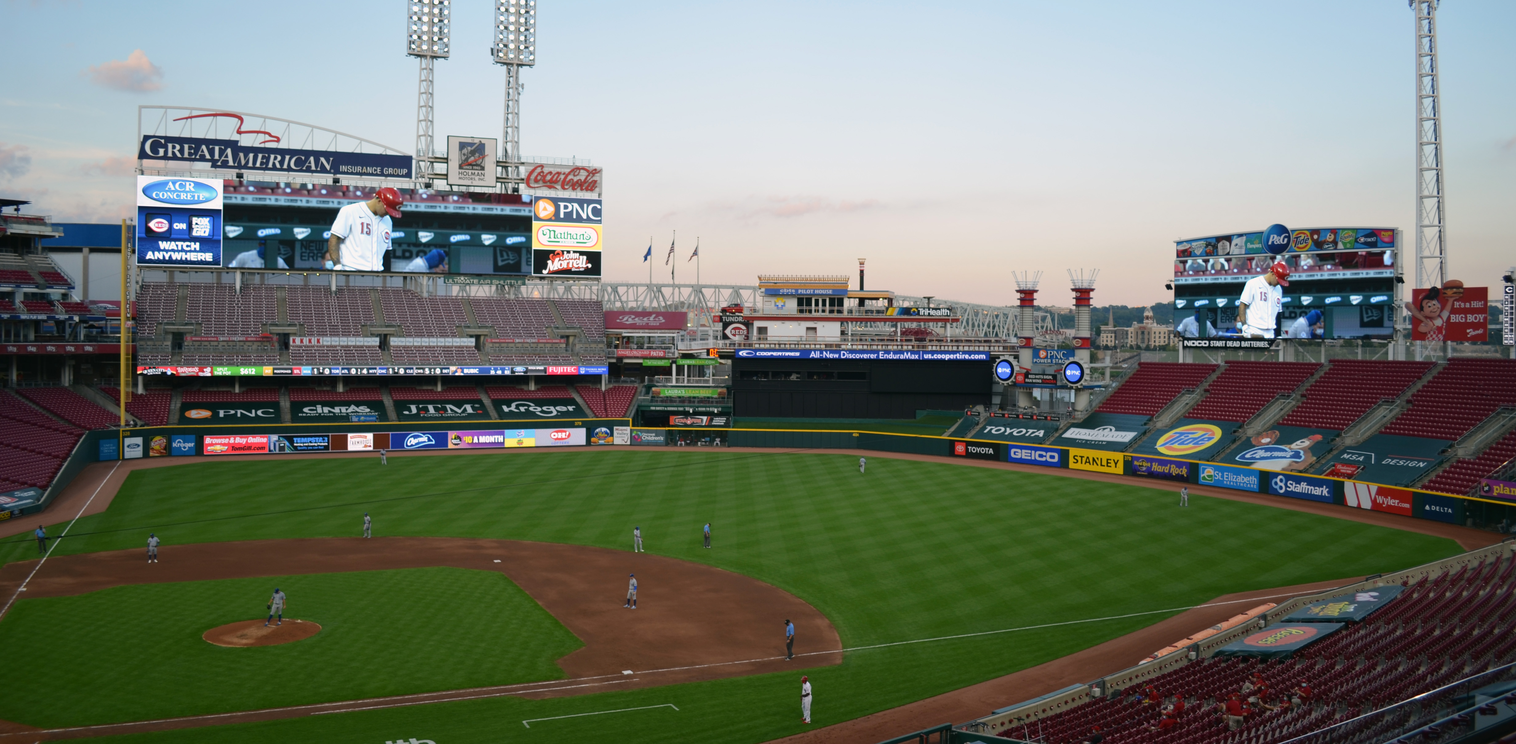 Cincinnati Reds_Outfield_01