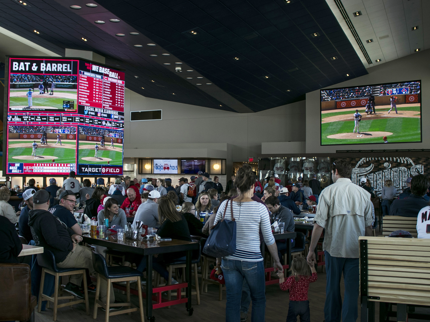 Narrow Pixel Pitch displays in Target Field concourse