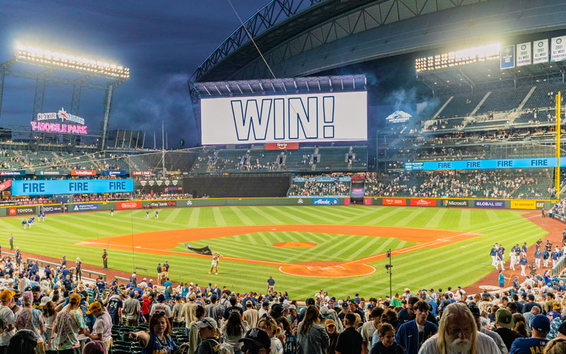 Seattle-Mariners-Main-Display-and-Crowd.jpg